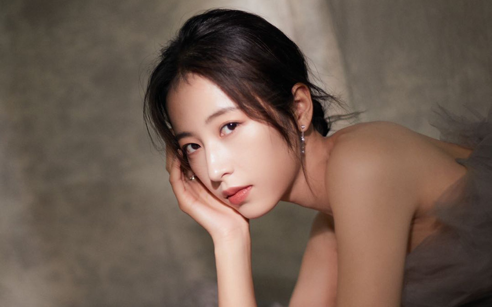 “英超末轮在即，胜负悬念牵动人心”，“英超”