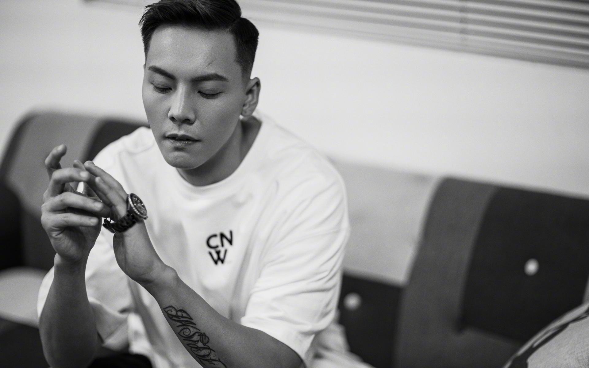 詹姆斯关键时刻引领湖人逆转胜利,詹姆斯在湖人首秀全场回放