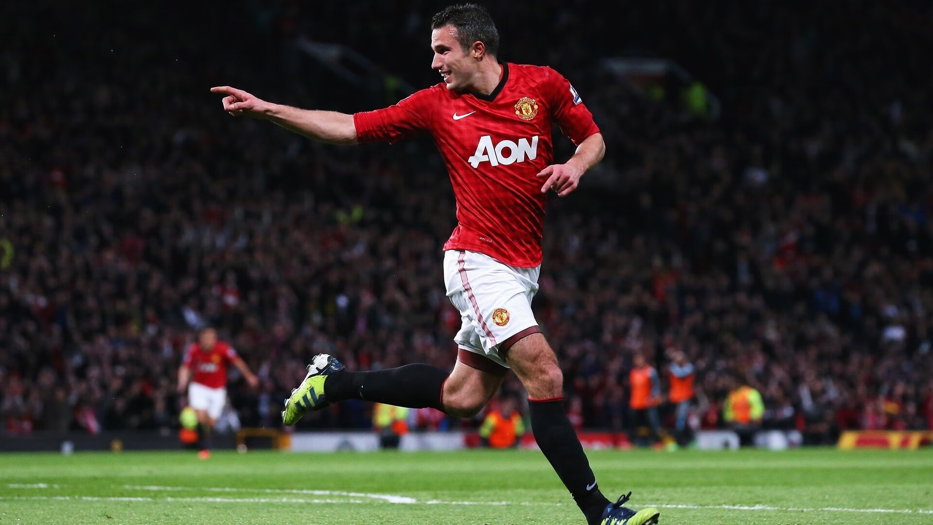 拜仁控球占优，短传渗透打穿防区，拜仁全攻全守