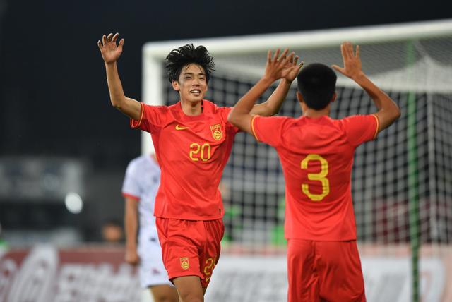 包含B体育平台:中国足球留洋球员:在欧洲联赛努力拼搏,展现中国球员风采的词条 包含B体育平台:中国足球留洋球员:在欧洲联赛努力拼搏,展现中国球员风采的词条