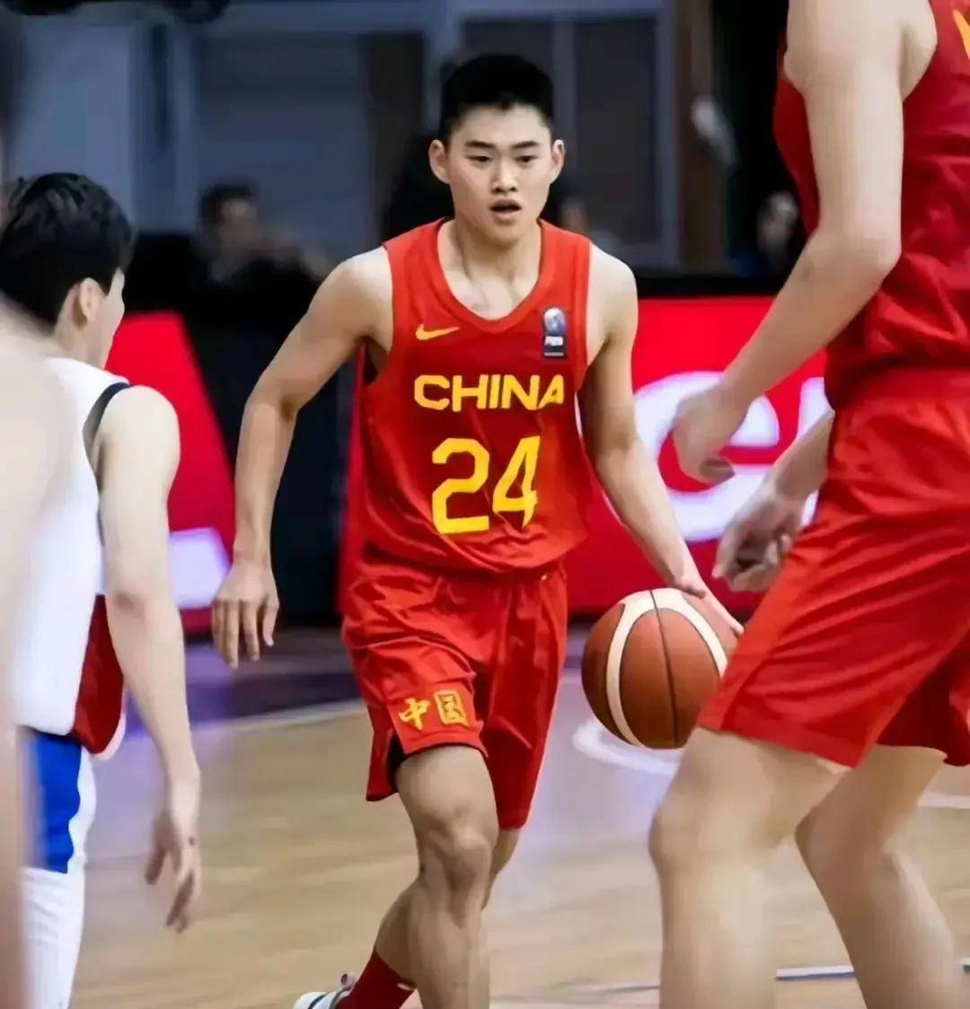 B体育(中国)官方网站-B体育官方网址：中国男篮热身赛观察：新阵容的化学反应与问题的简单介绍