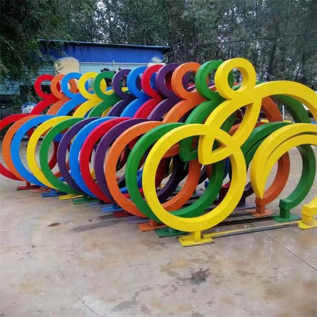 B体育官方网址：篮球主题的雕塑作品创作理念分享：用雕塑的形式展现篮球的力量与美感的简单介绍